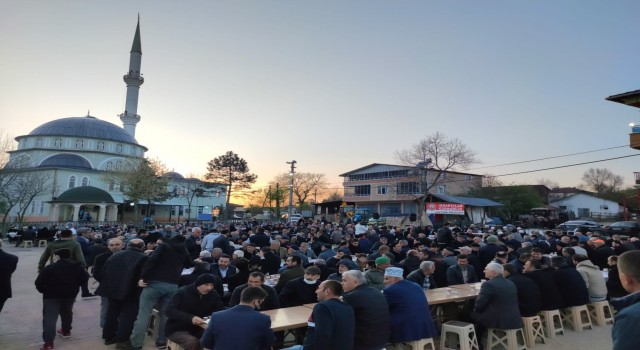 İshakçılarda iftar sofrası kuruldu