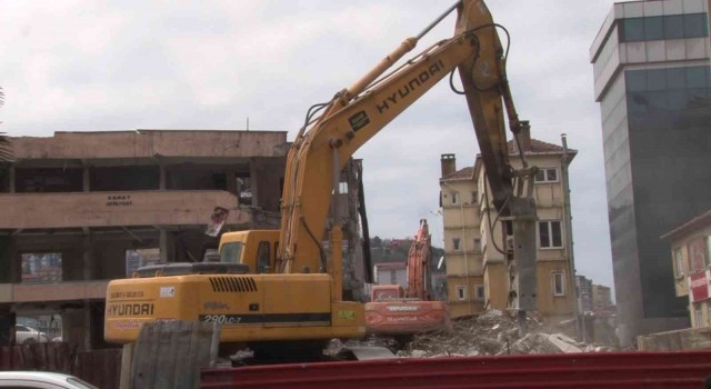 İşhanının yıkımı devam ediyor