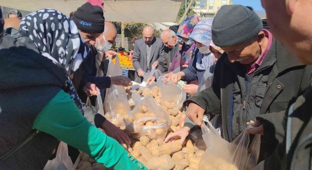 İslahiyede belediye pazara tezgah açtı