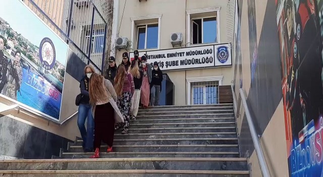 İstanbulda 9 evden yaklaşık 190 bin TL değerinde hırsızlık yapan çete çökertildi