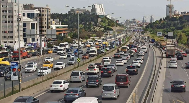 İstanbulda bayram öncesinde trafik yoğunluğu