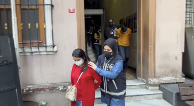 İstanbulda film gibi rehine kurtarma operasyonu: Beyoğlu polisi satırlı işkencecileri kıskıvrak yakaladı