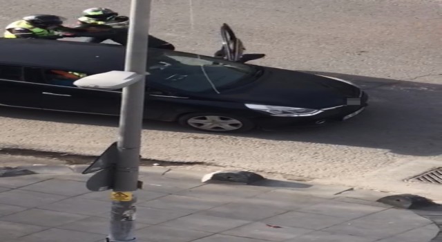İstanbulda motosikletli magandalar trafikte dehşeti yaşattı: Yol verme yüzünden sürücüyü dövdüler