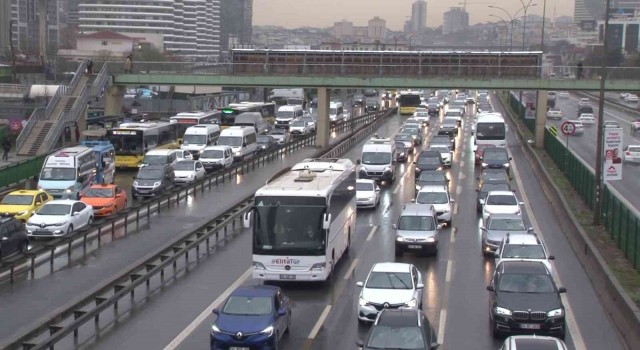 İstanbulda trafik yoğunluğu yüzde 80e ulaştı