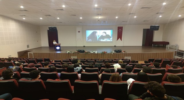 İYTE öğrencilerine Narko Gençlik farkındalık semineri