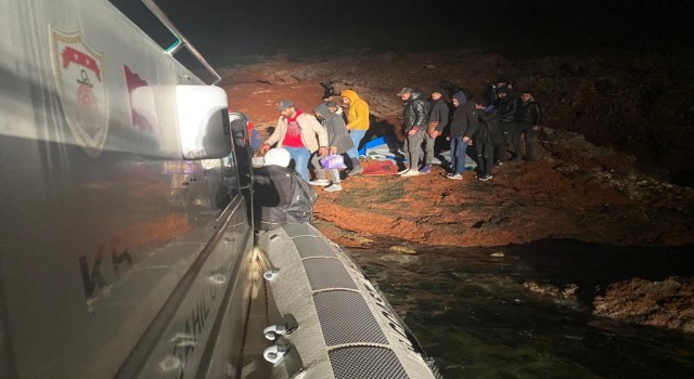 İzmir açıklarında 46 düzensiz göçmen kurtarıldı