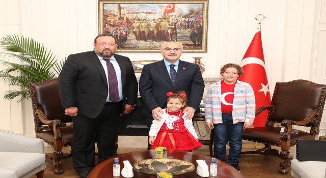 İzmir depreminin simgesi Aydadan Vali Köşgere ziyaret