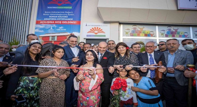 İzmirde Roman Kültürü Araştırma Kütüphanesi açıldı