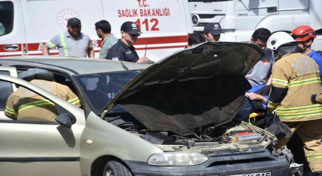 İzmirde trafik kazası: 4 yaralı