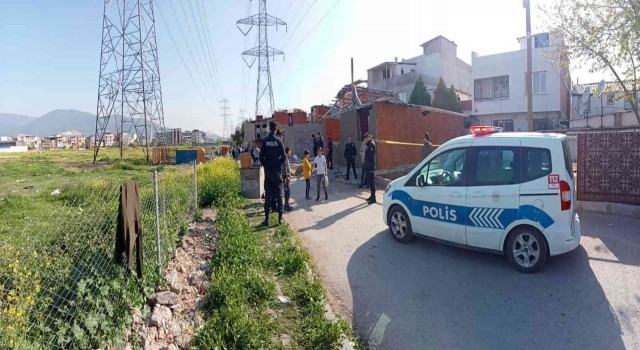 İzmirdeki pompalı tüfekli cinayette yeni gelişme: Oğul tutuklandı, baba ise her yerde aranıyor