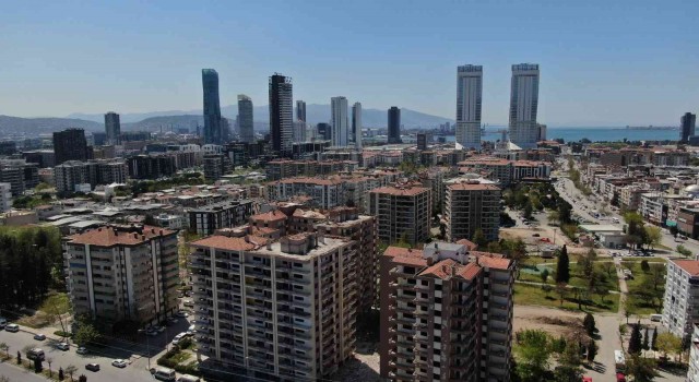 İzmirin ağır hasarlı bina raporu: Yıkılması gereken 122 bina kaldı