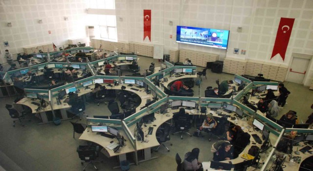 İzmirin çalışkan arıları: 112 Acil Çağrı Merkezi
