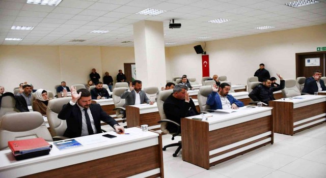 İznik Belediye Meclisi sahildeki kaçak yapılaşmanın önünde geçecek