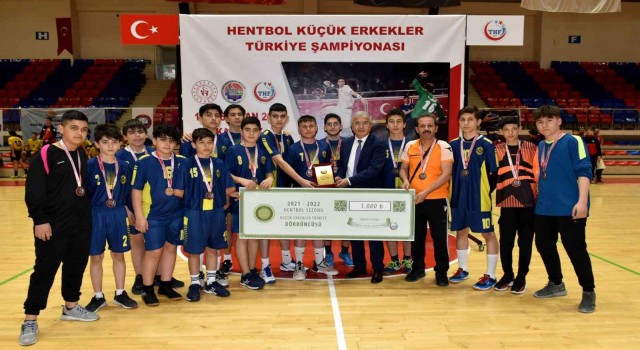 İzzet Öksüzkaya hentbolde Türkiye 4.sü oldu