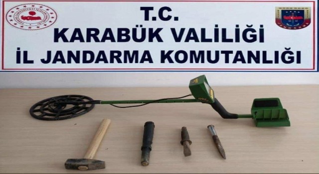 Jandarmadan kaçak kazı yapanlara baskın