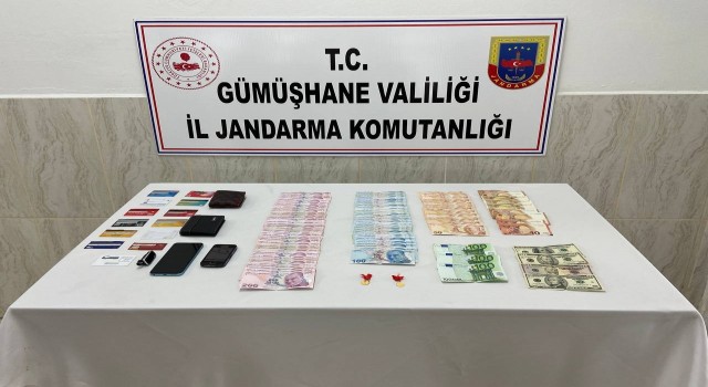 Jandarmayım deyip vatandaşı dolandıran şahıs jandarma tarafından yakalandı