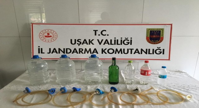 Kaçak alkol üretirken suçüstü yakalandı