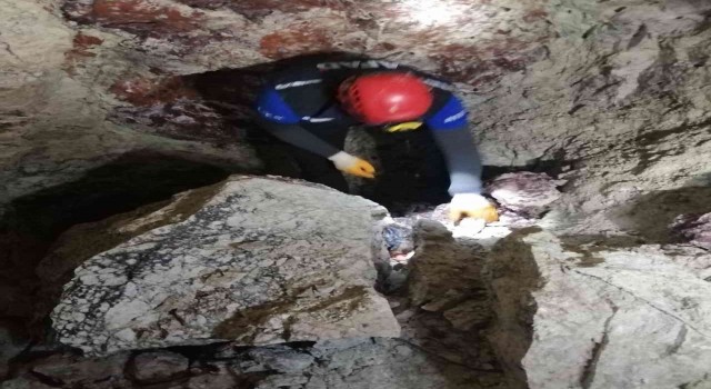 Kaçak kazı yaparken üzerine kaya düşen kişi hayatını kaybetti