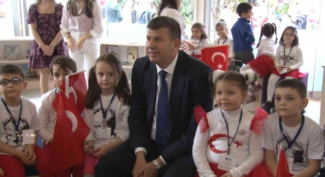 Kadıköyde 23 Nisan öncesi Defne Park Çocuk Kütüphanesi açıldı