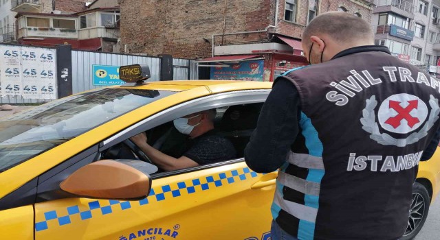 Kadıköyde kurallara uymayan taksiciler cezadan kaçamadı