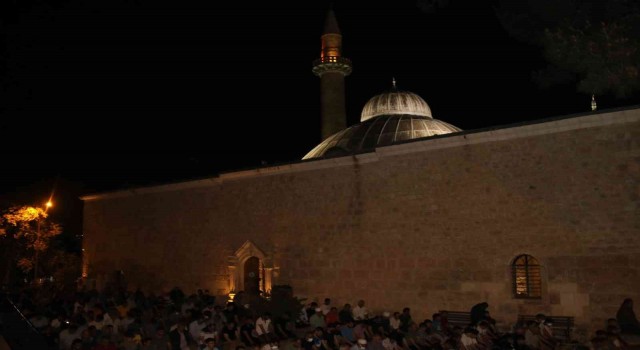 Kadir gecesinde Adanada yağmur duası da yapıldı