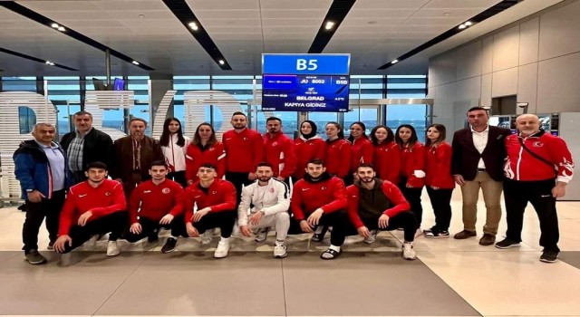 Kağıtsporlu karateciler madalyalarla döndü