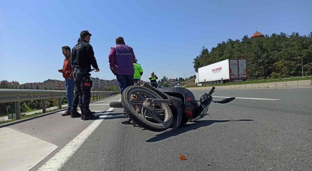 Kamyonet ile çarpışan motosiklet sürücüsü yaralandı