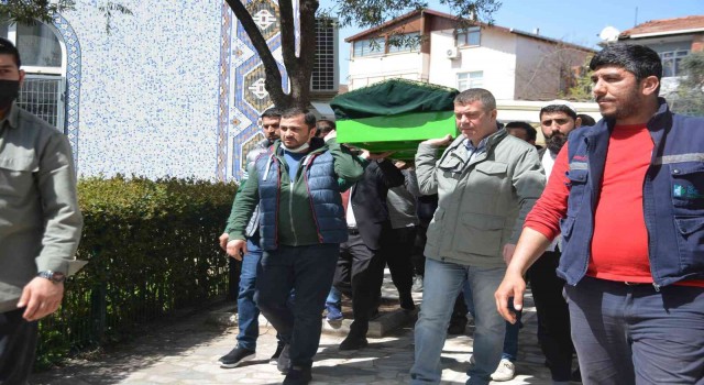 Kamyonet ve duvar arasında sıkışan 5 yaşındaki çocuk son yolculuğuna uğurlandı