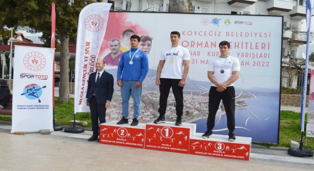 Kano yarışlarında Köyceğizli sporcu üç altın madalya kazandı