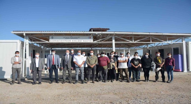 Karacahisar Kalesi yavaş yavaş gün yüzüne çıkıyor