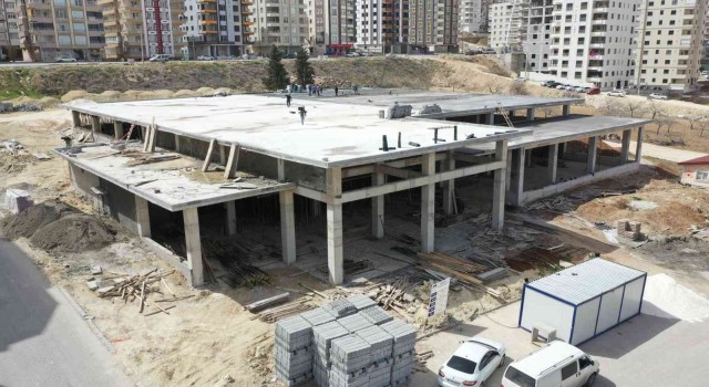 Karaköprüde semt pazarında çalışması