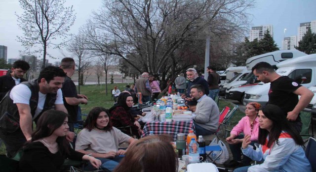 Karavancılar Göksu Parkında iftarda buluştu
