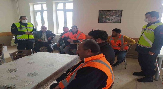 Karayolları ekiplerine jandarmadan ‘Trafik Güvenliği eğitimi