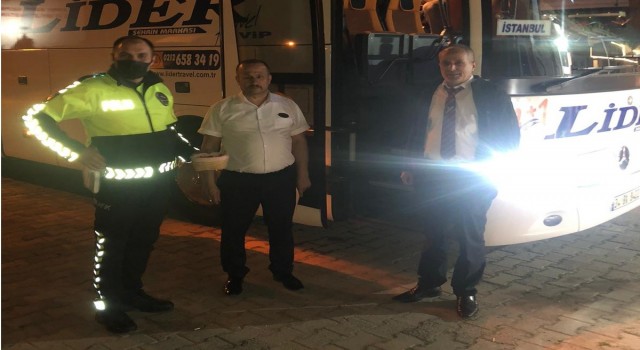 Kargıda polis yolcu otobüslerini denetledi
