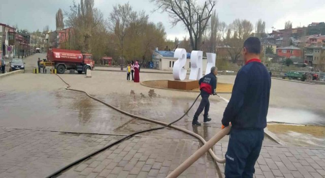 Karsta parklarda bahar temizliği