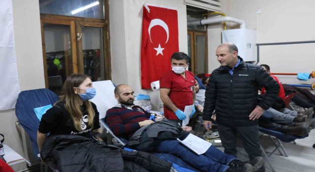 Karsta polisler kan bağışında bulundu