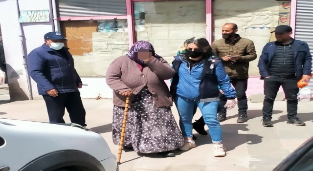 Karsta zabıtadan dilenci operasyonu