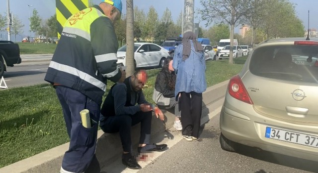 Kartalda 5 araç birbirine girdi, kazayı izleyen İETT şoförüne de otomobil çarptı