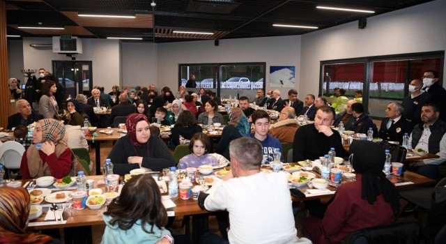 Kartepede şehit ve gazi aileleri iftar programında buluştu