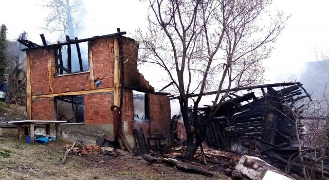 Kastamonuda ev yangını: 12 yaşındaki çocuk hayatını kaybetti