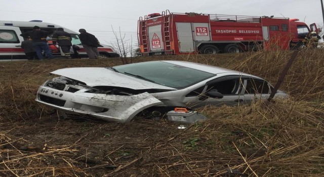 Kastamonuda otomobil, tarlaya uçtu: 4 yaralı