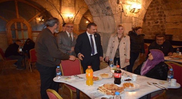Kaymakam Demirbilek, şehit ailesi ve gazilerle iftarda bir araya geldi