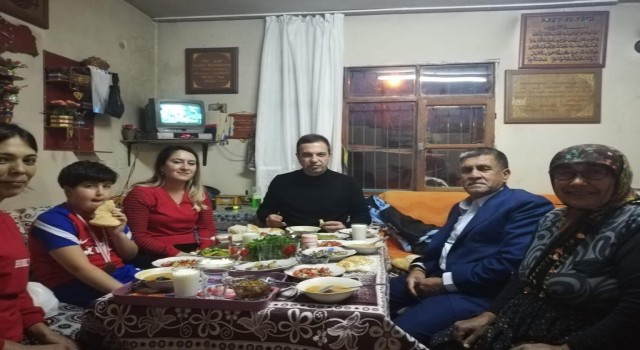 Kaymakam Gürçam, vatandaşın sofrasında iftarını açtı