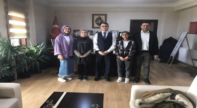 Kaymakam Nasır dereceye giren öğrencileri ağırladı