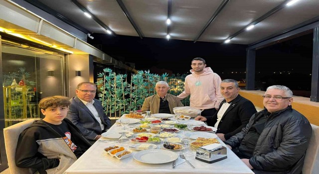 Kaymakam Türköz, Ünalın sahurda misafiri oldu