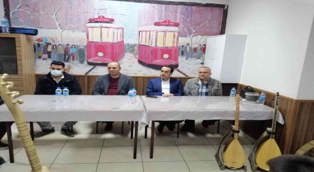 Kaymakam Uyar bağlama kursunu ziyaret etti