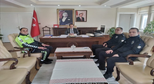 Kaymakam Uyar polis teşkilatını kutladı