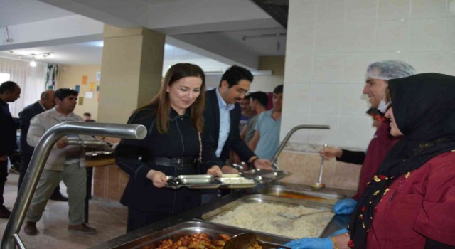 Kaymakam Yıldırım öğrencilerle iftarda bir araya geldi