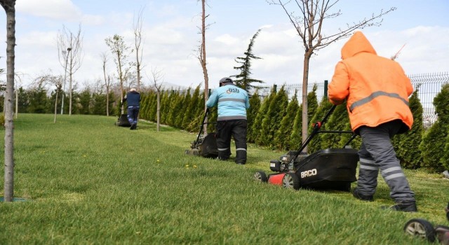 Kayseri OSB Şehitler Parkındaki çağlayanları temizledi, su verdi