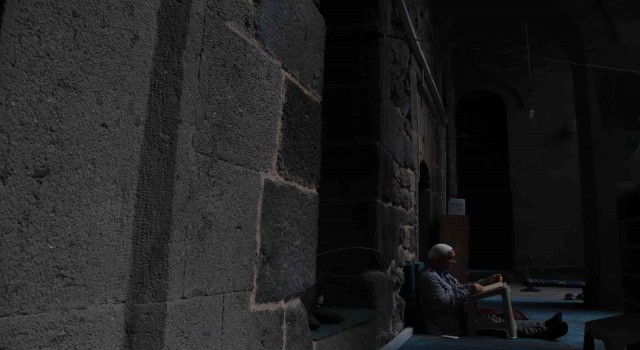 Kayseride 773 yıllık medresede itikafa girdiler